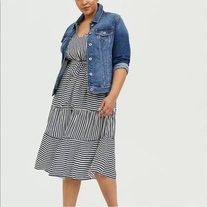 TORRID NAVY & WHITE STRIPE CHALLIS SELF TIE TIERED MIDI DRESS SIZE 2